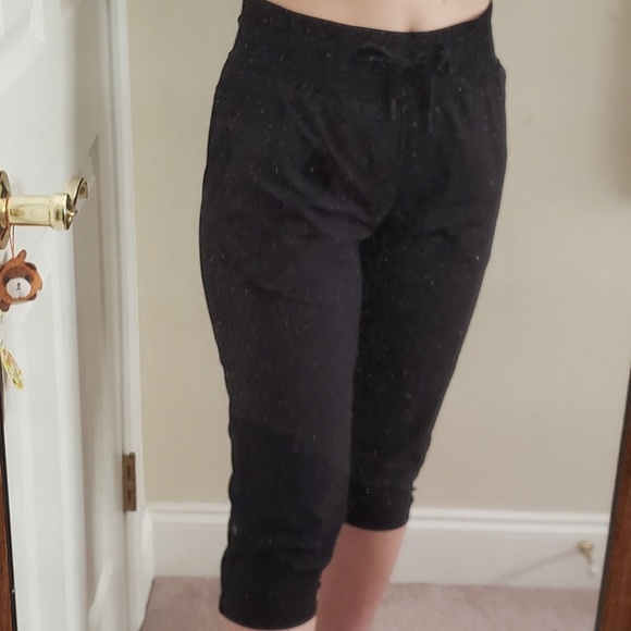 lululemon black cropped pants size 6 - Picture 6 of 8